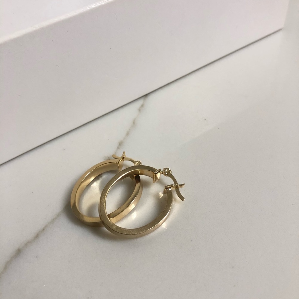18k Gold Filled Small Oval Hoop Earrings - Picture 3 of 6